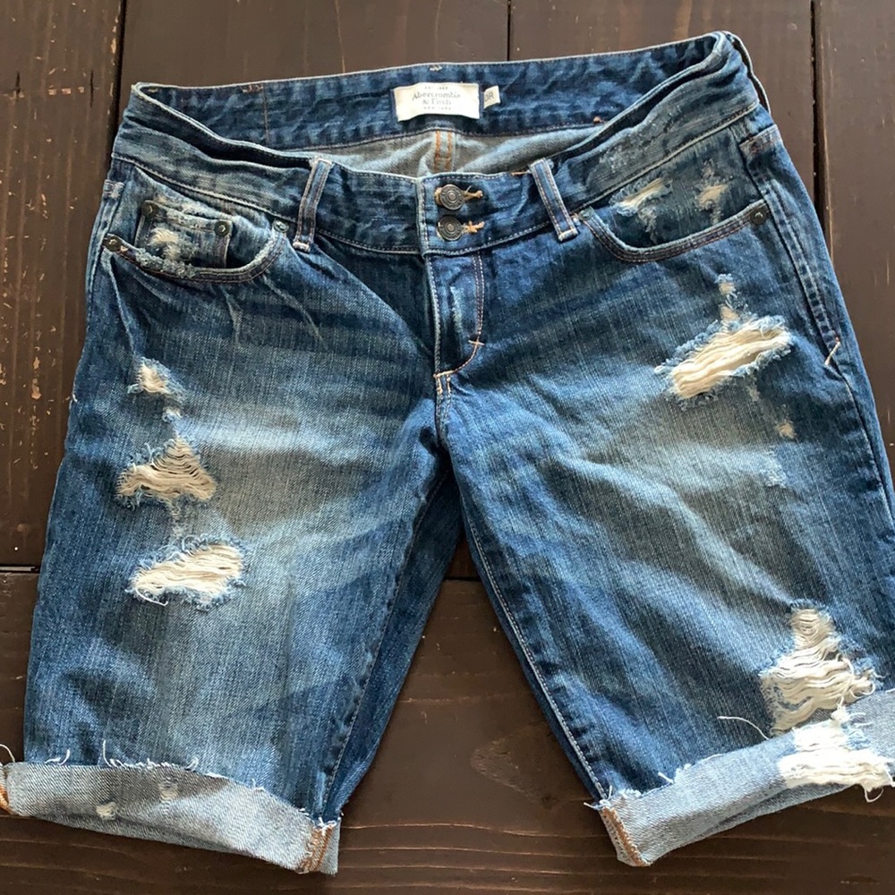 Cute Abercrombie distressed Jean shorts
